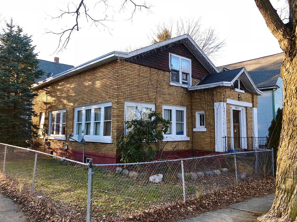 2nd image of 1322 Oak St