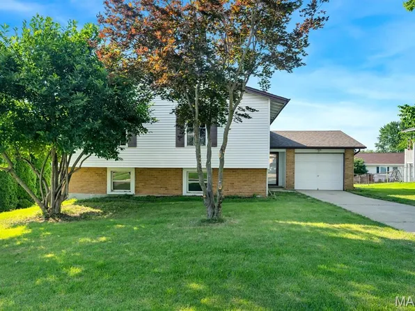 1523 Shadow Ln, Saint Charles, MO 63303