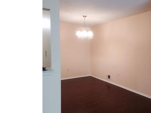 5th image of 30 Rickard Ct