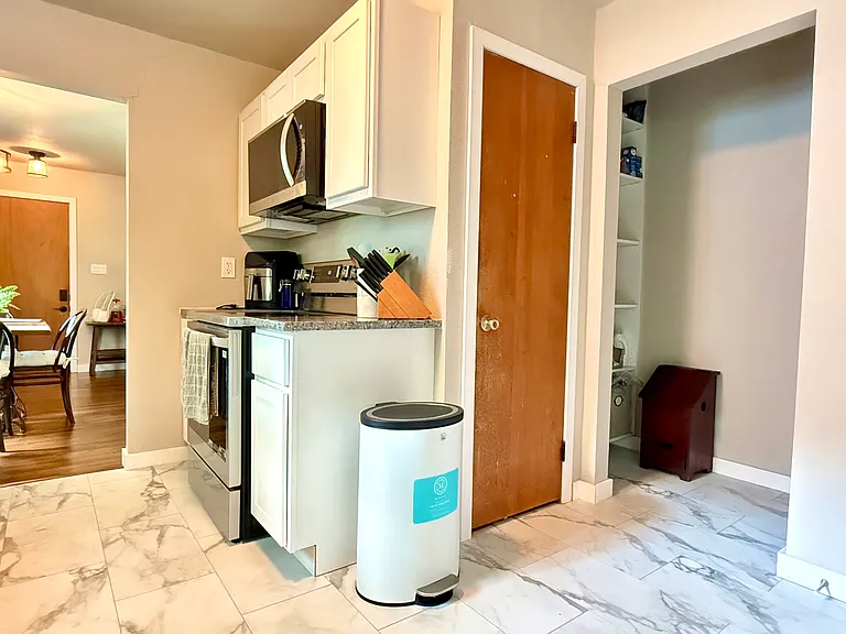 1009 Denton St — Photo 16