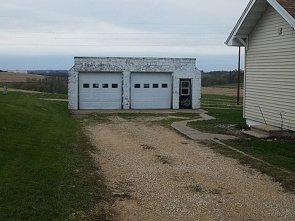 2.5 car detached garage 