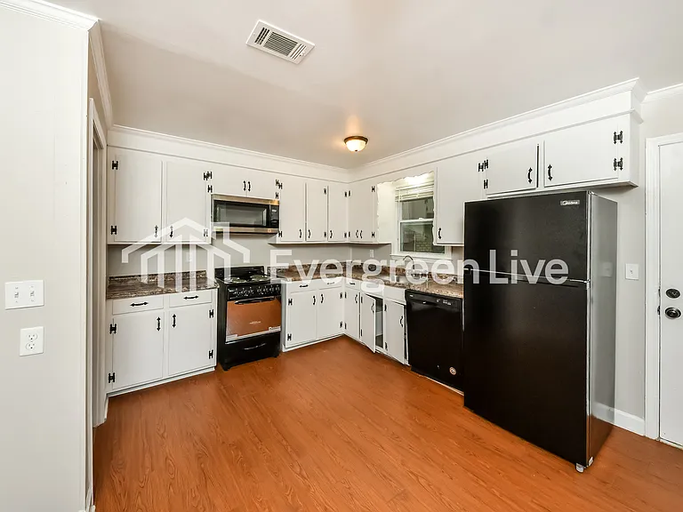 4213 Shorecrest Dr — Photo 3