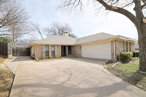711 Dickey Dr Photo 1