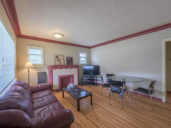 4th image of 202 S 15th Ave NE