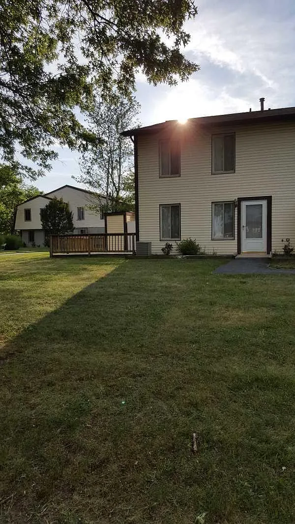 83 King Henry Circle — Photo 1
