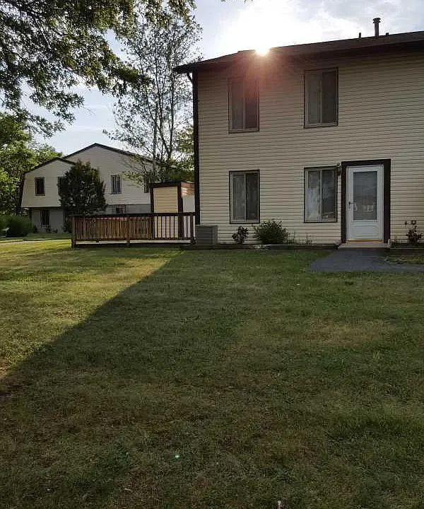 83 King Henry Cir