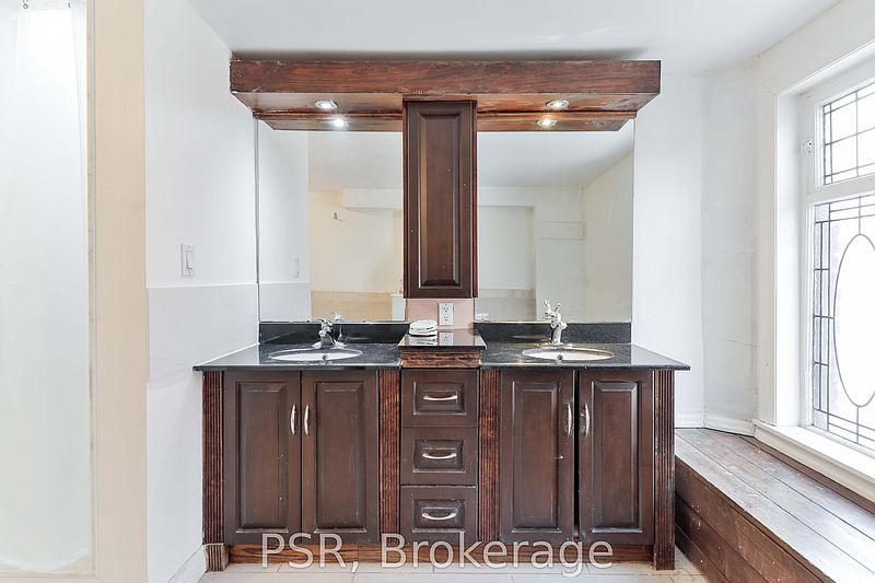 Toronto House for rent - 4 Bedrooms — photo 8