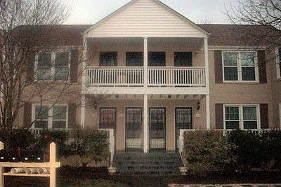 1st image of 716 Lawrence Ave