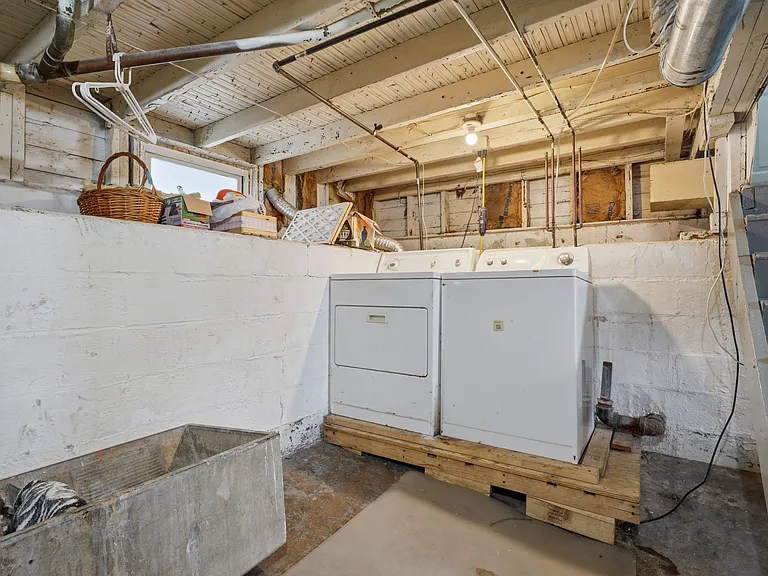 554 Buist St SW — Photo 20