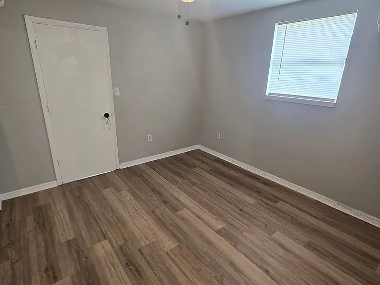 2406 E Clark St — Photo 24