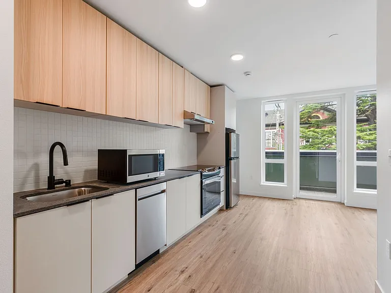 CHRONICLE: Stylish Wallingford Studios with Full Appliance Package & Premium Amenities — Photo 55