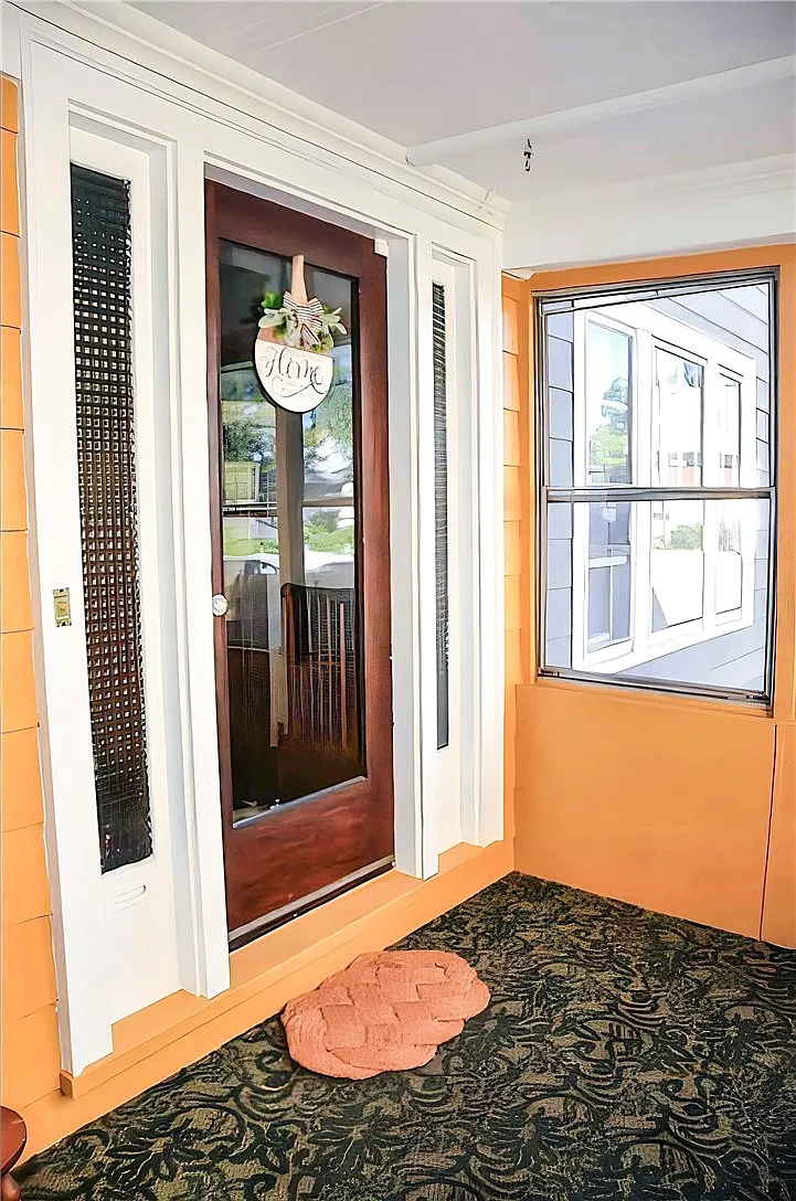 2 bed, 1.0 bath, 2732 sqft, $1,750 — Photo 2
