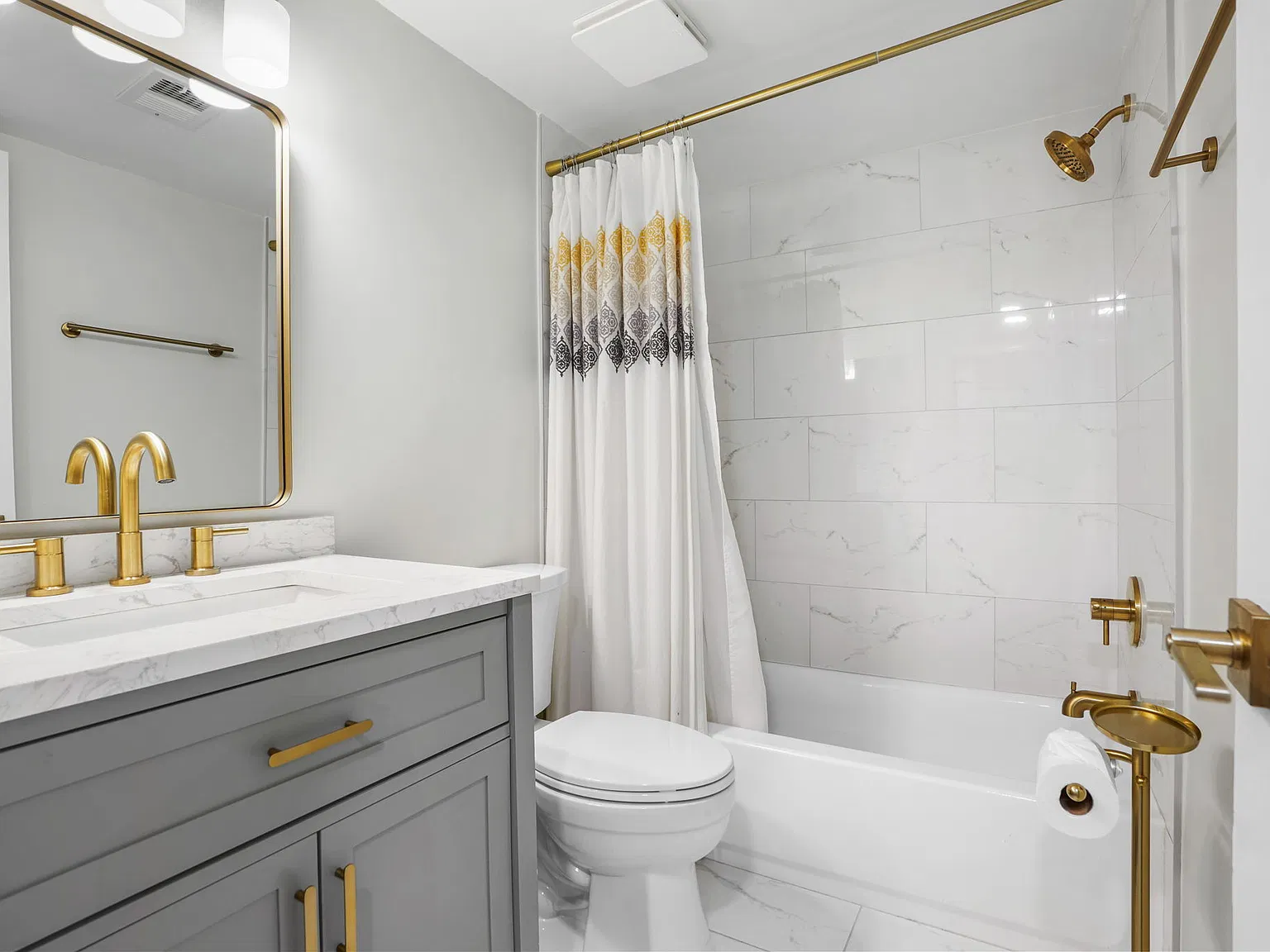 2 bed, 925 sqft, $2,700 — Photo 3