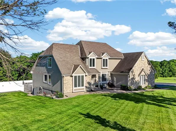 2018 Lexington Rd, Pleasant Hill, MO 64080