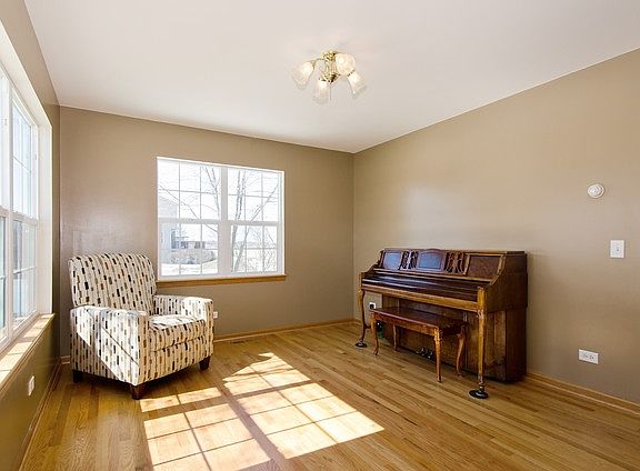 5th image of 724 Robert Dr