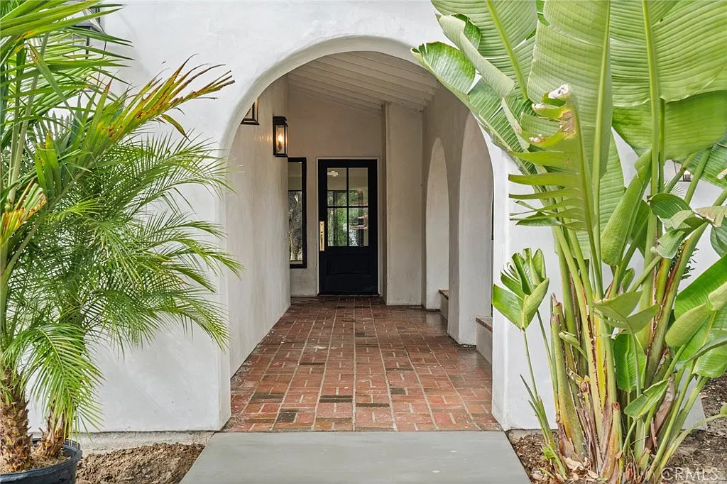 4 bed, 3.5 bath, 2300 sqft, $7,000 — Photo 1