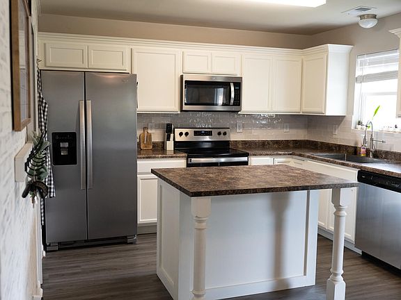 2nd image of 320 Irish Ln