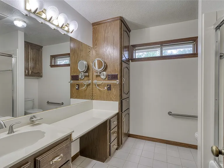 1402 Riverstone Ct — Photo 27