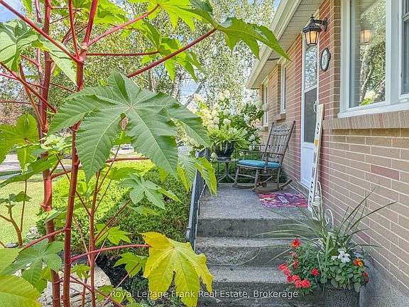 3rd image of 387 Aberdeen Ave