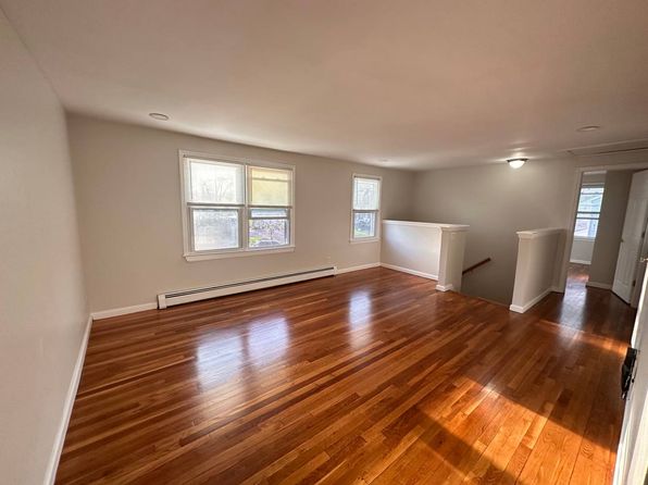 31B Hawthorne Dr #2