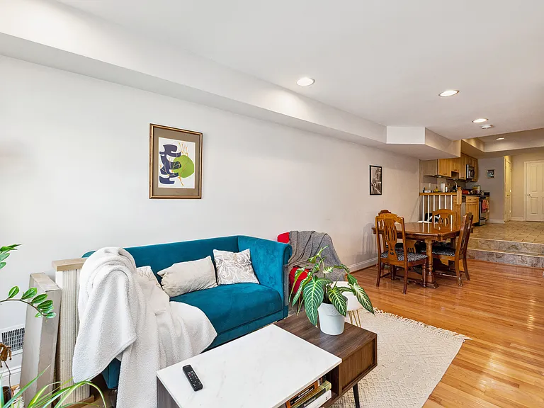 409 S Duncan St — Photo 4