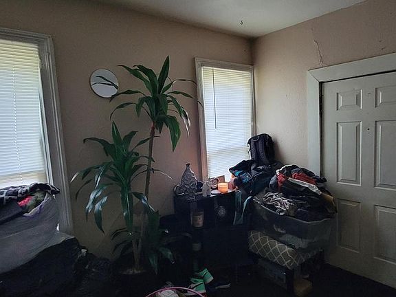 2nd image of 806 Jackson STREET