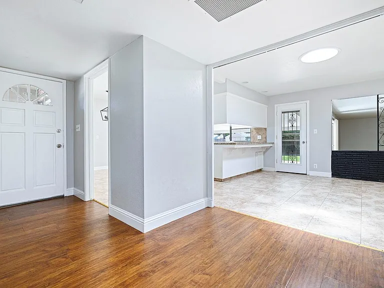 1511 E Almendra Dr — Photo 8