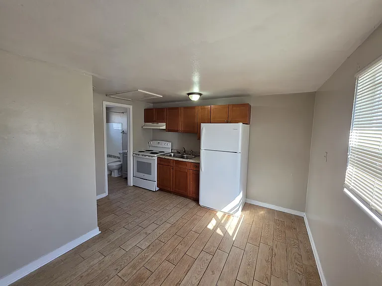 112 S Hilltop Rd #2 — Photo 7