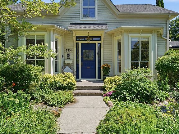 3rd image of 354 College St