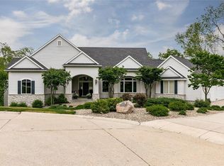 4007 Maple Ridge Ct NE, Cedar Rapids, IA 52411