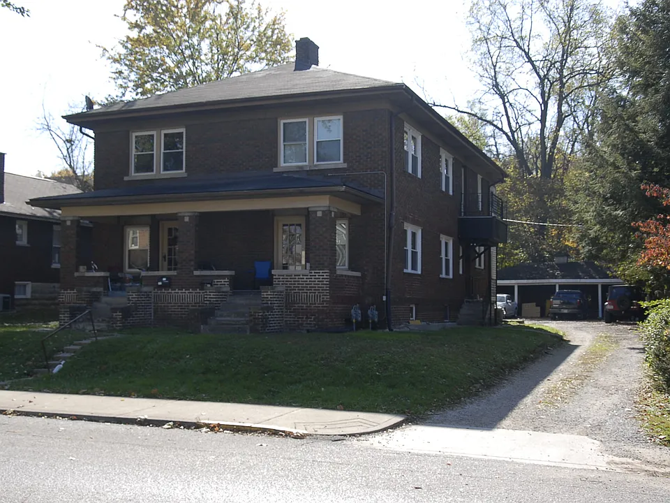 516 E 1st St