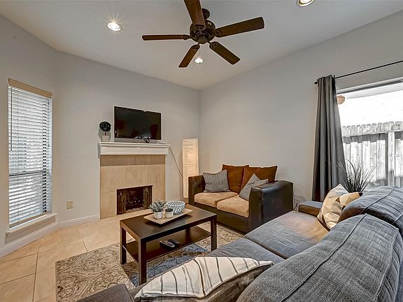 2nd image of 1920 Augusta Dr Unit 6