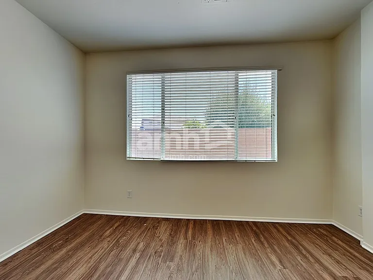 7225 S 73rd Dr — Photo 10
