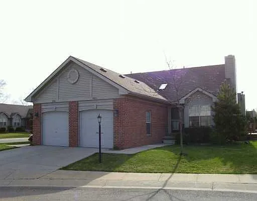 9095 Arlington Ct photo 1