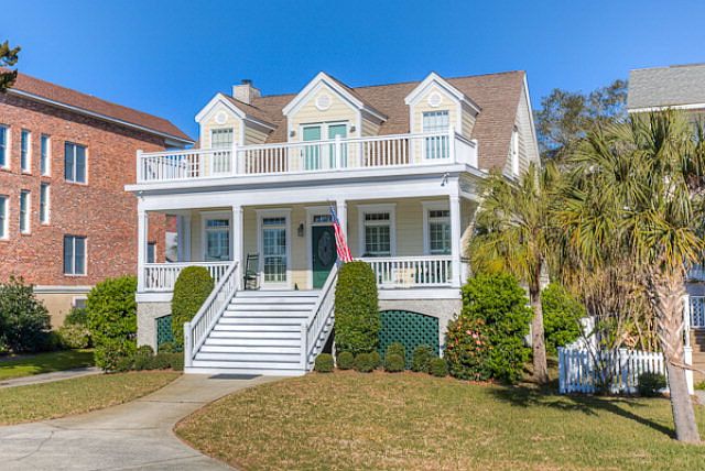 1st image of 921 Beachview Dr