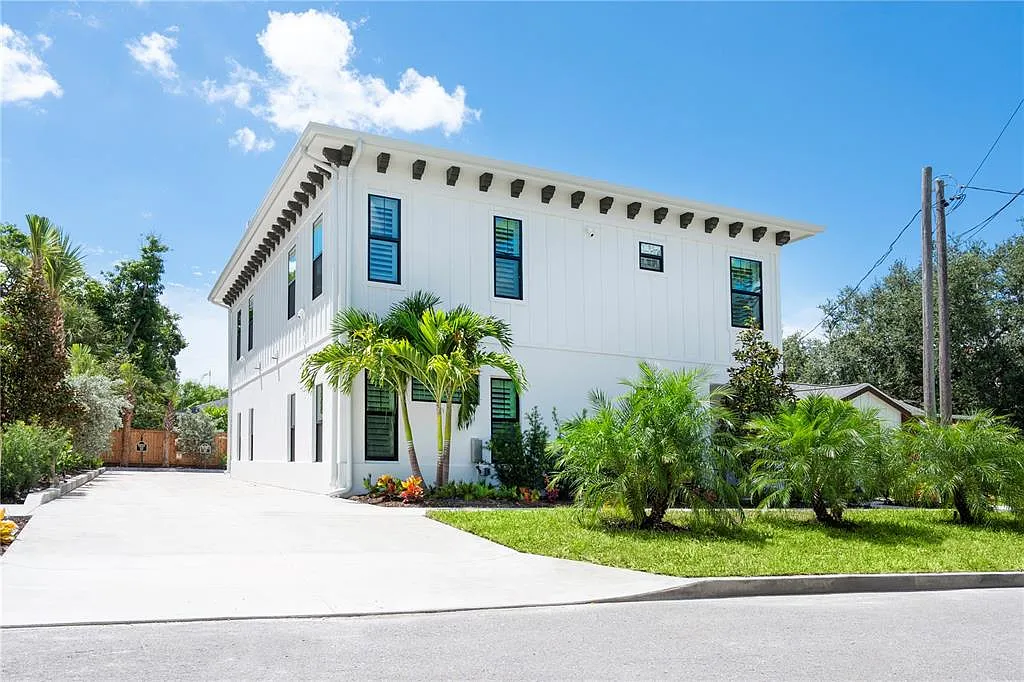 2 bed, 1.0 bath, 950 sqft, $3,200 — Photo 4