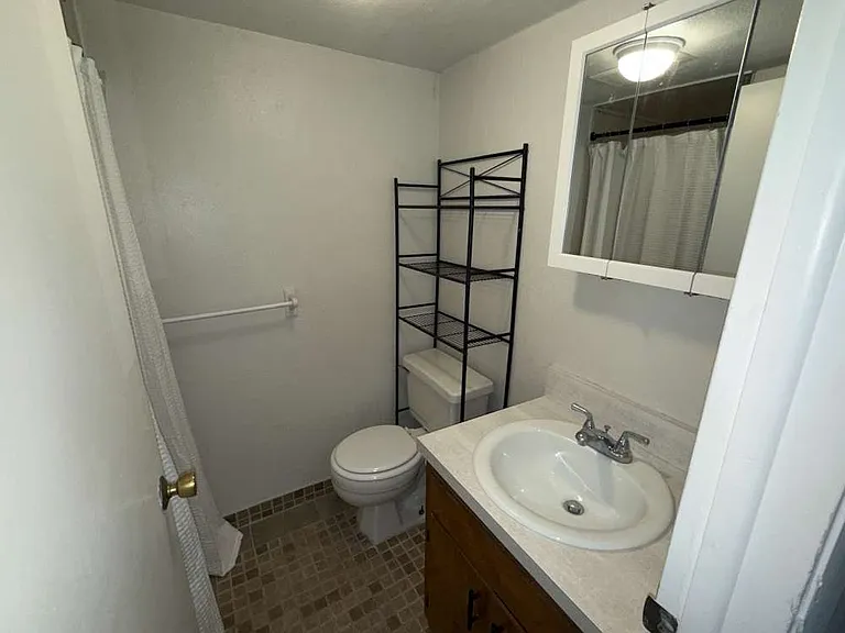 440 N 400 E #B — Photo 5