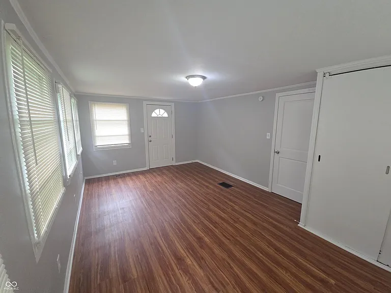 4969 Crittenden Ave — Photo 5