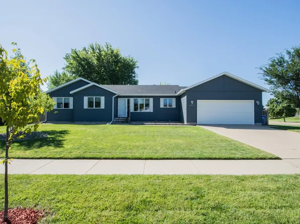 3266 37th Ave S, Fargo, ND 58104