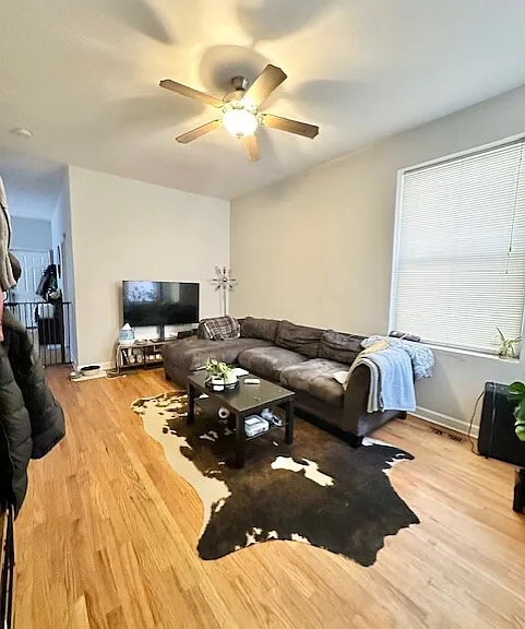 2536 W Augusta Blvd #1R — Photo 2
