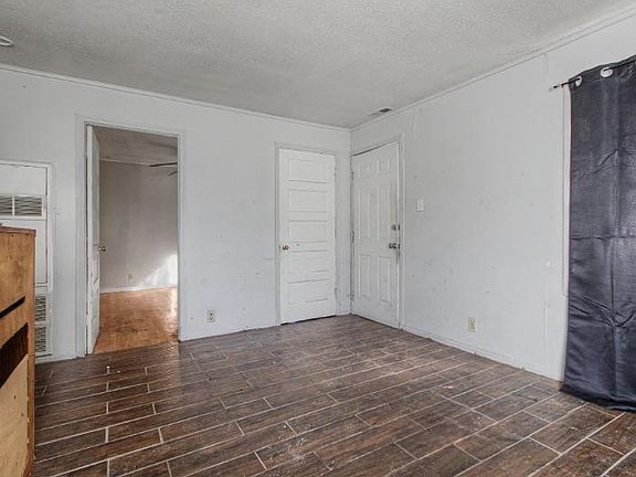 4th image of 2937 S Rutan St