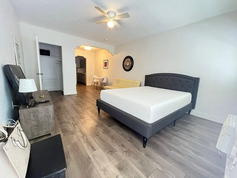 7630 Byron Ave #3