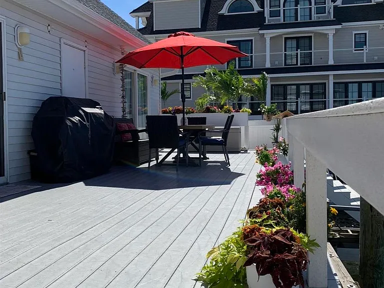144 N Derby Ave — Photo 14