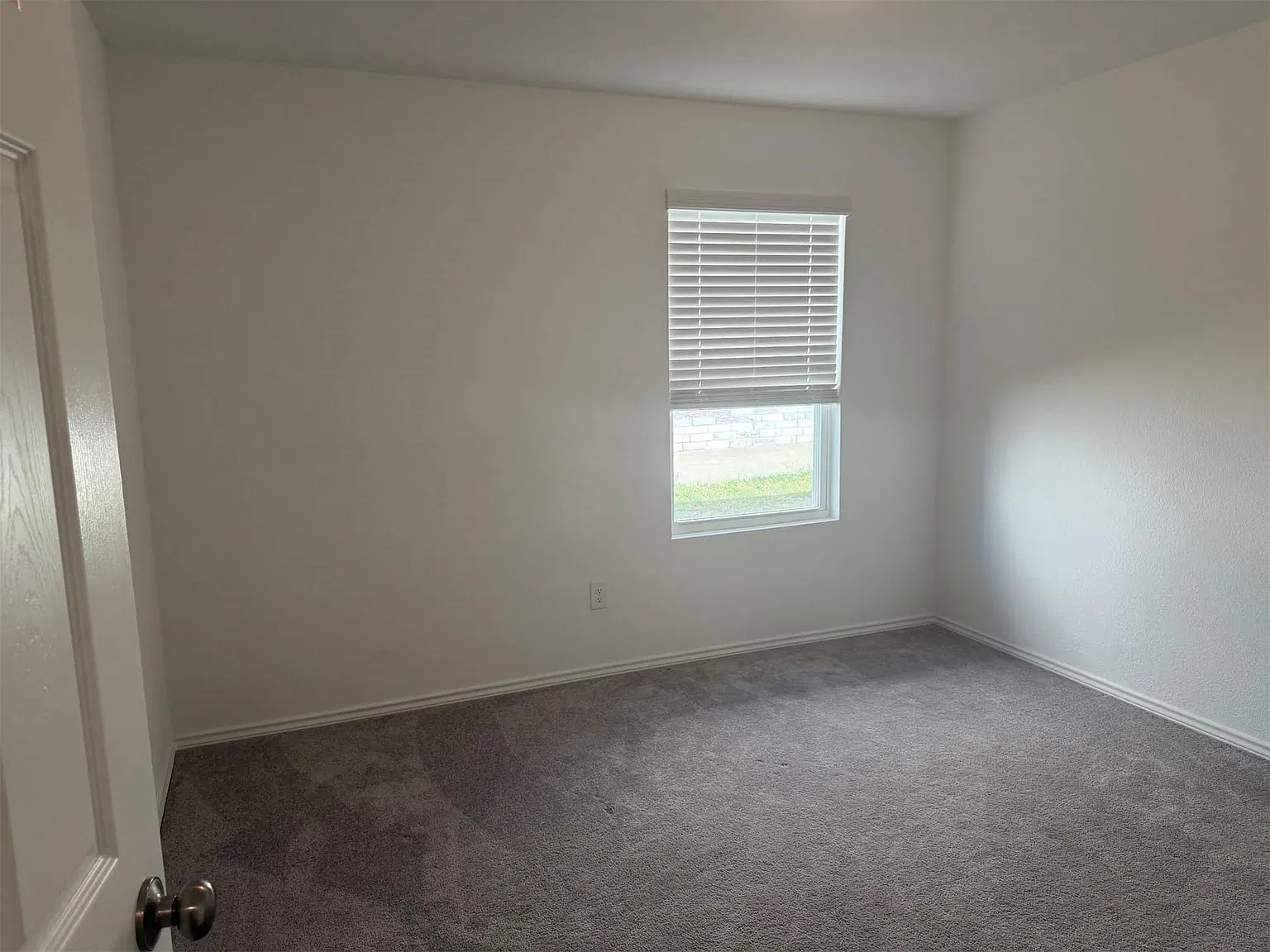 4 bed, 3.0 bath, 1938 sqft, $2,500 — Photo 3