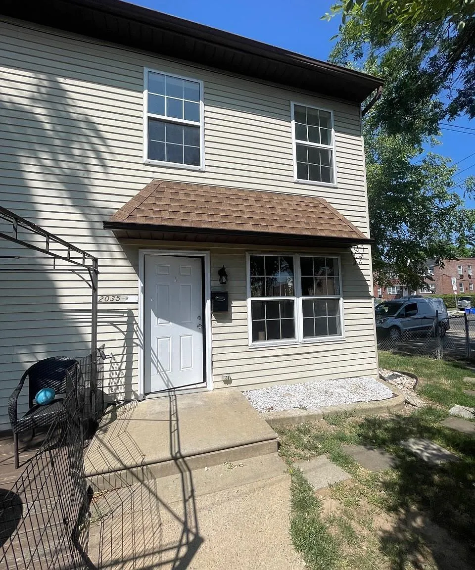 2035 Grant Ave — Photo 1