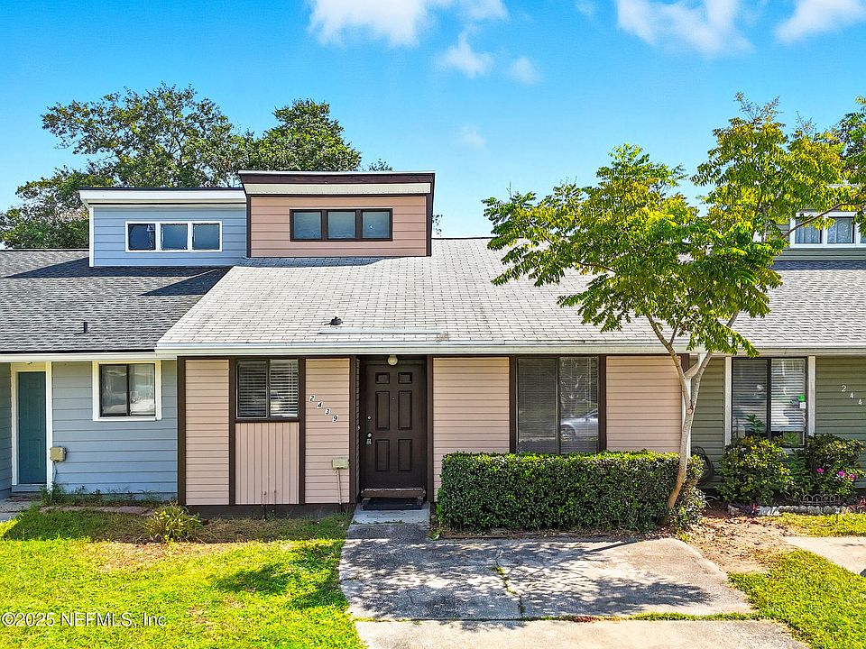 1st image of 2439 N SEABURY Place