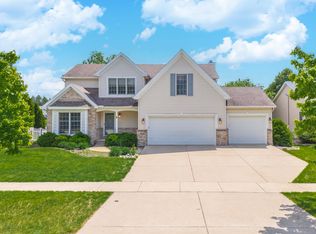 1230 N Pointe Dr, Normal, IL 61761