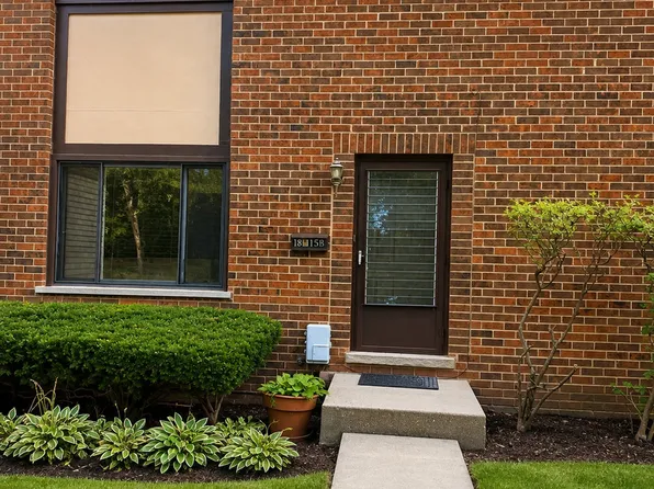 18W158 16th St, Villa Park, IL 60181