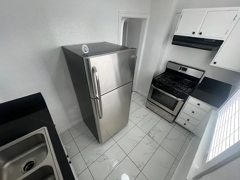 Wilton Way Apartments — Photo 24