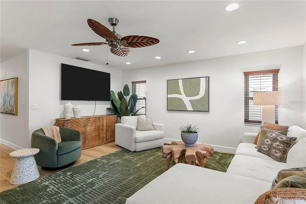3 bed, 2.0 bath, 1411 sqft, $6,500 — Photo 3